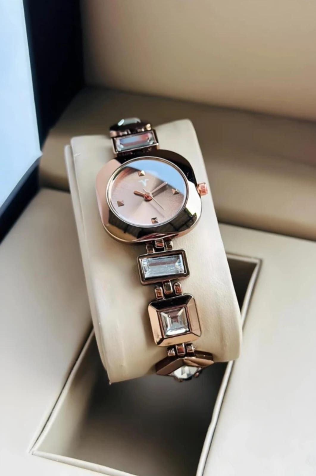 Watch Premium By Zest For Girls Gifting Brown Finish Attractive And Stylish For All Occasions Analog Watch